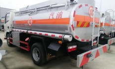 “油罐车混装”调查组成立 多家企业回应