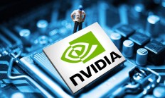 【美股盘前】英伟达上涨0.59%，昨日盘中市值破4万亿美元；Q2营收增长超预期，台积电涨超1%；亚马逊考虑对Anthropic追加数十亿美元投资；马斯克：特斯拉将在一两个月内把Robotaxi扩展到旧金山