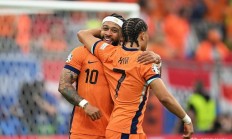 稳市祭出组合拳