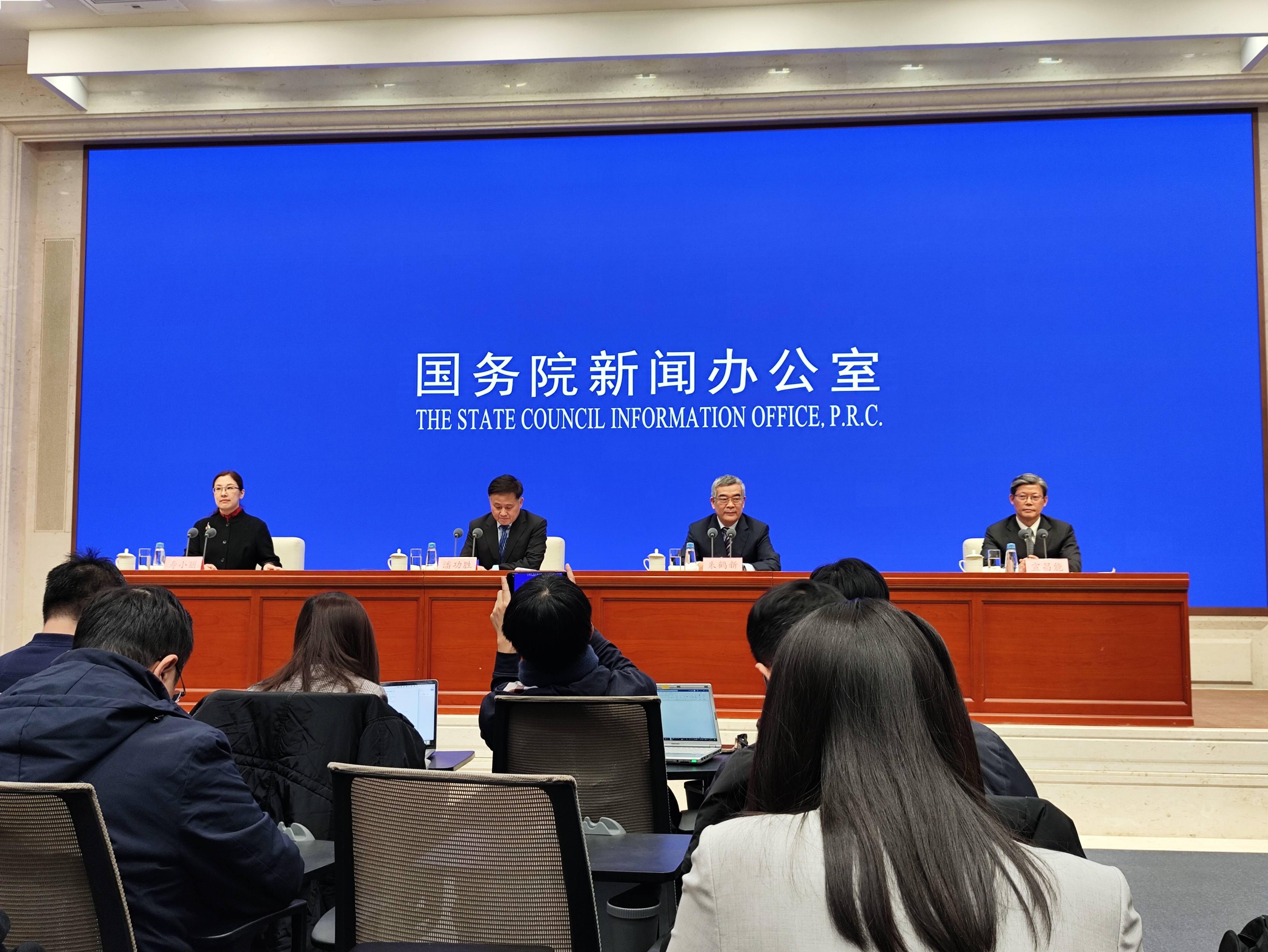 央行行长潘功胜：积极支持香港推出离岸人民币国债期货