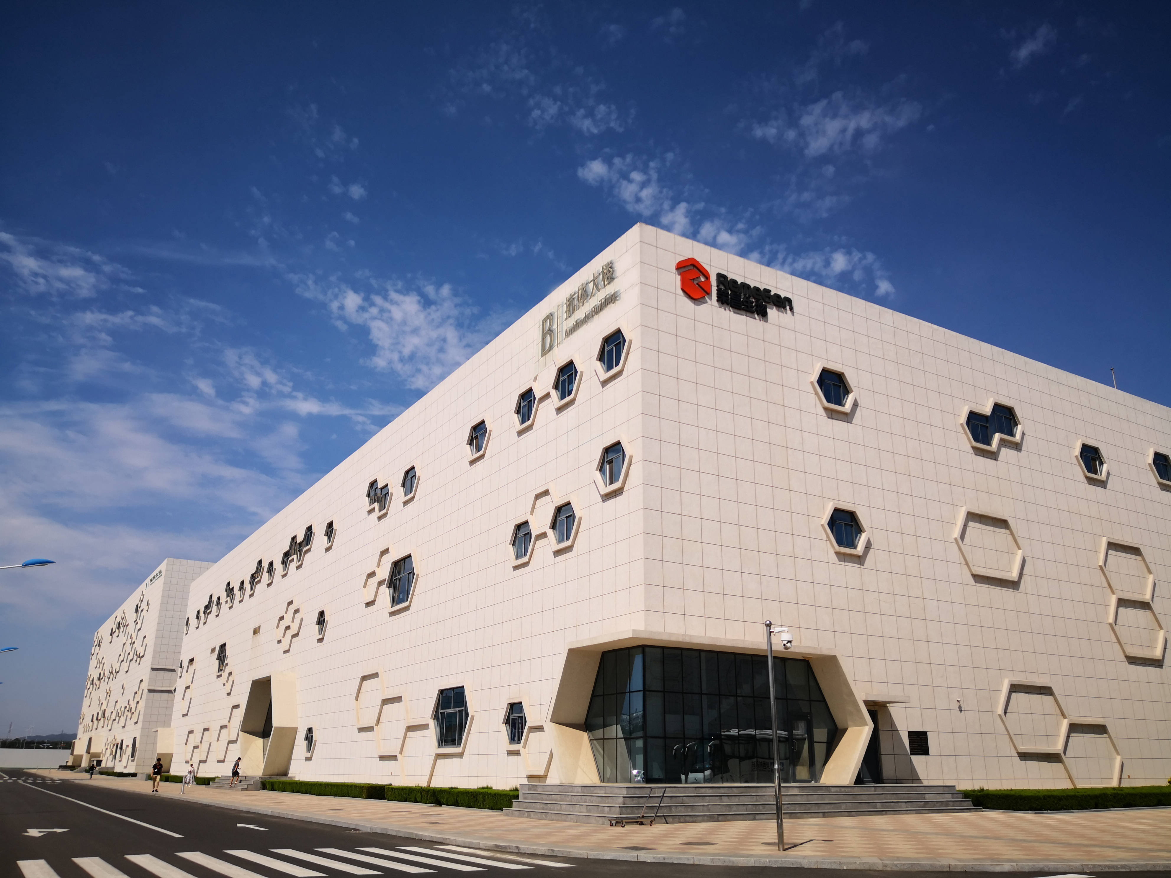 钧崴电子上市在即市盈率偏高：业绩“原地踏步”，实际募资额远低于预期