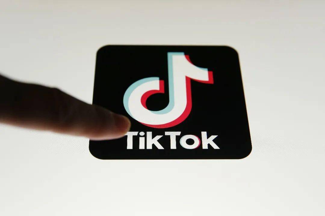 特朗普考虑上任后签署行政令暂停TikTok禁令；微软发布全新企业级AI助手丨全球科技早参