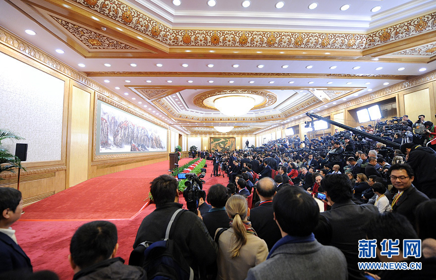 中共中央政治局会议：要加紧实施更加积极有为的宏观政策 适时降准降息