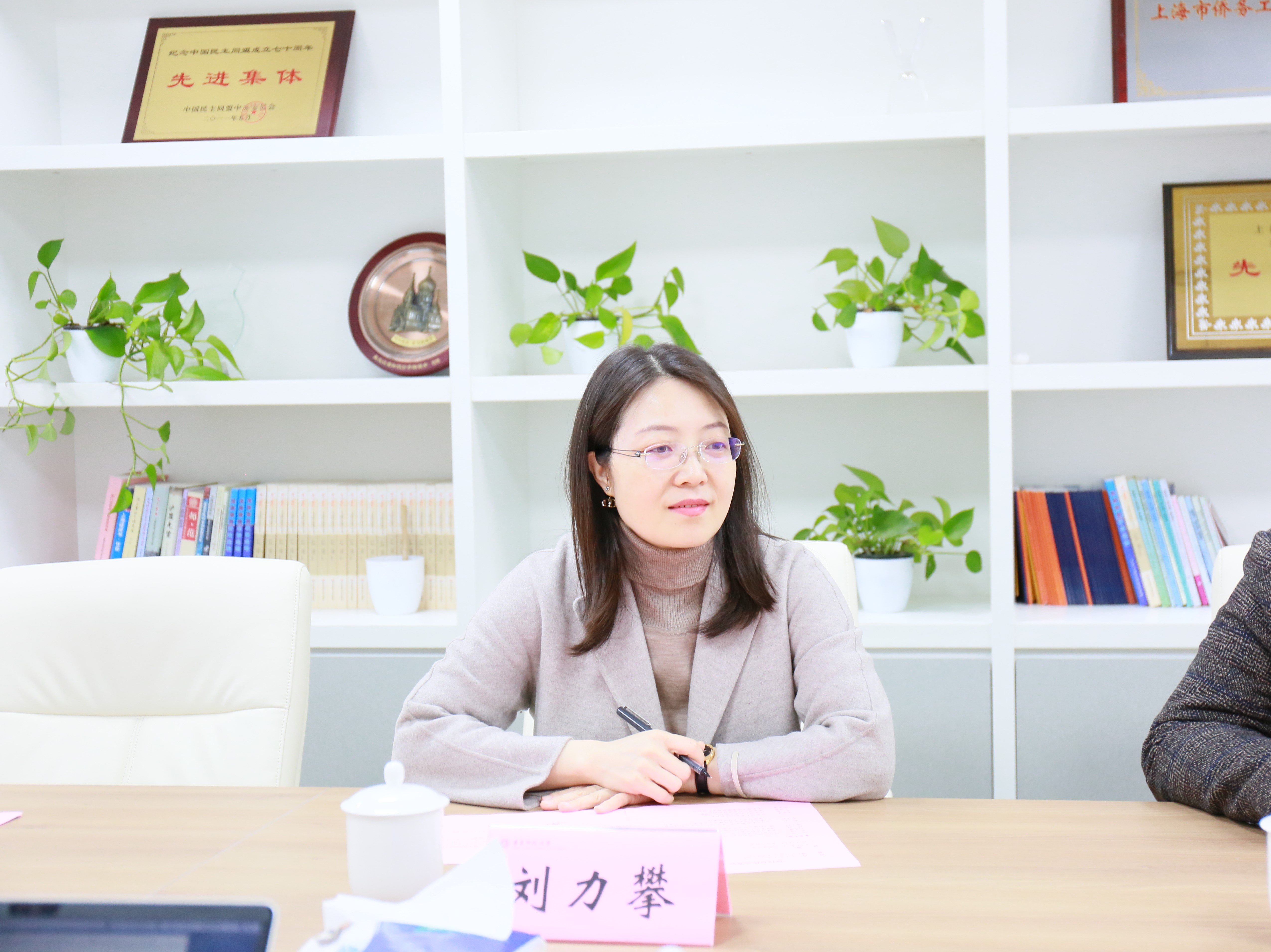 澳华内镜实控人方拟减持 上市募7.5亿1年1期扣非亏损