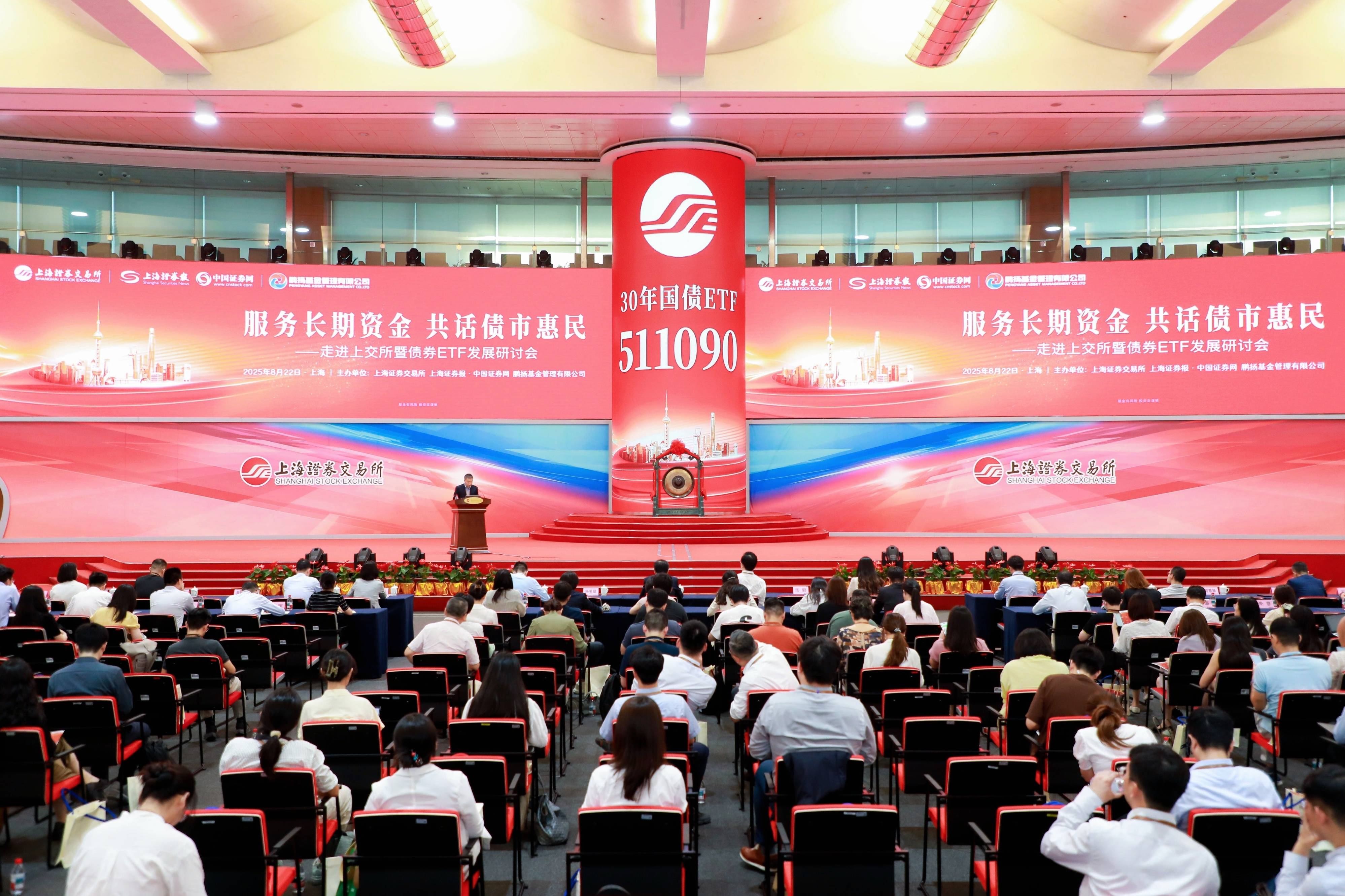 更大力度培育壮大长期资本 推动中长期资金入市