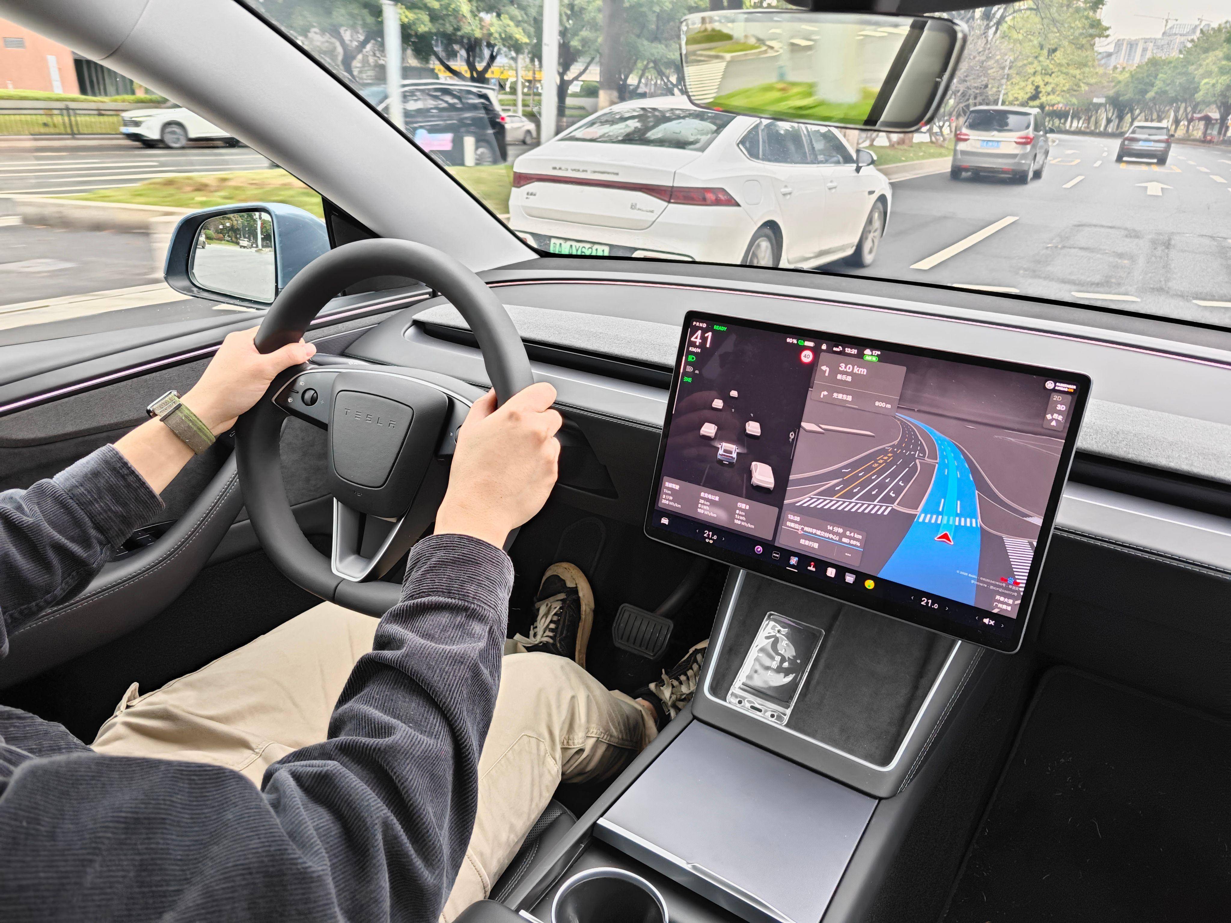 【美股盘前】特斯拉涨超2%,马斯克称已回归7×24小时工作状态;美国最大养老基金Q1抛售苹果,买入Meta、AMD和麦当劳;花旗看涨金价短线再冲3500美元/盎司,长期立场偏空