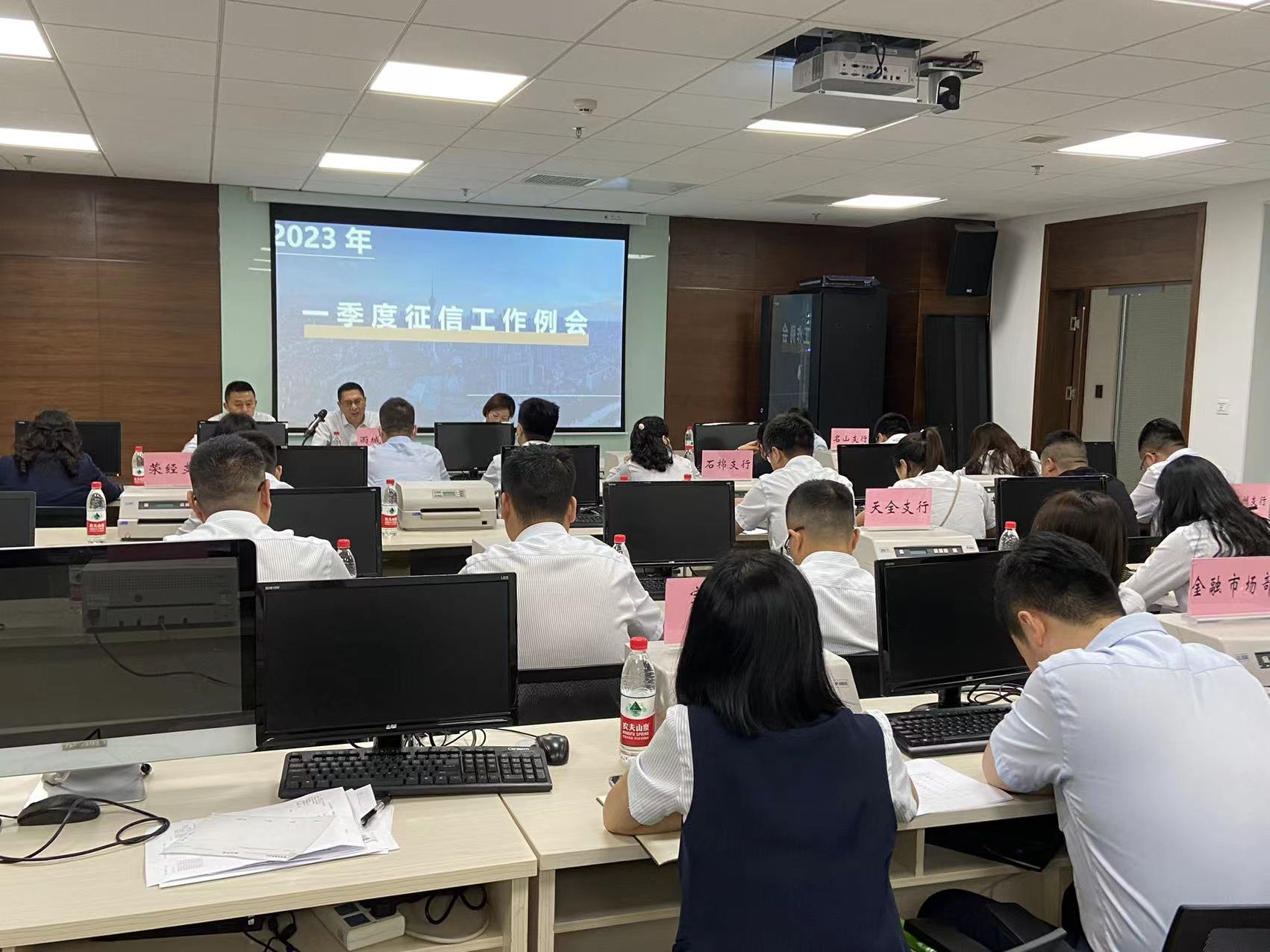 上市银行竞逐移动端 加速迭代提升服务质效