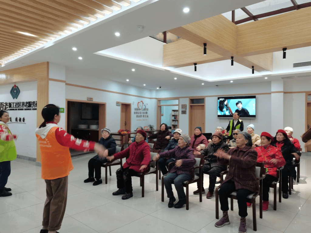 央行信贷市场司负责人杨虹：目前金融机构申报服务消费与养老再贷款近600亿元