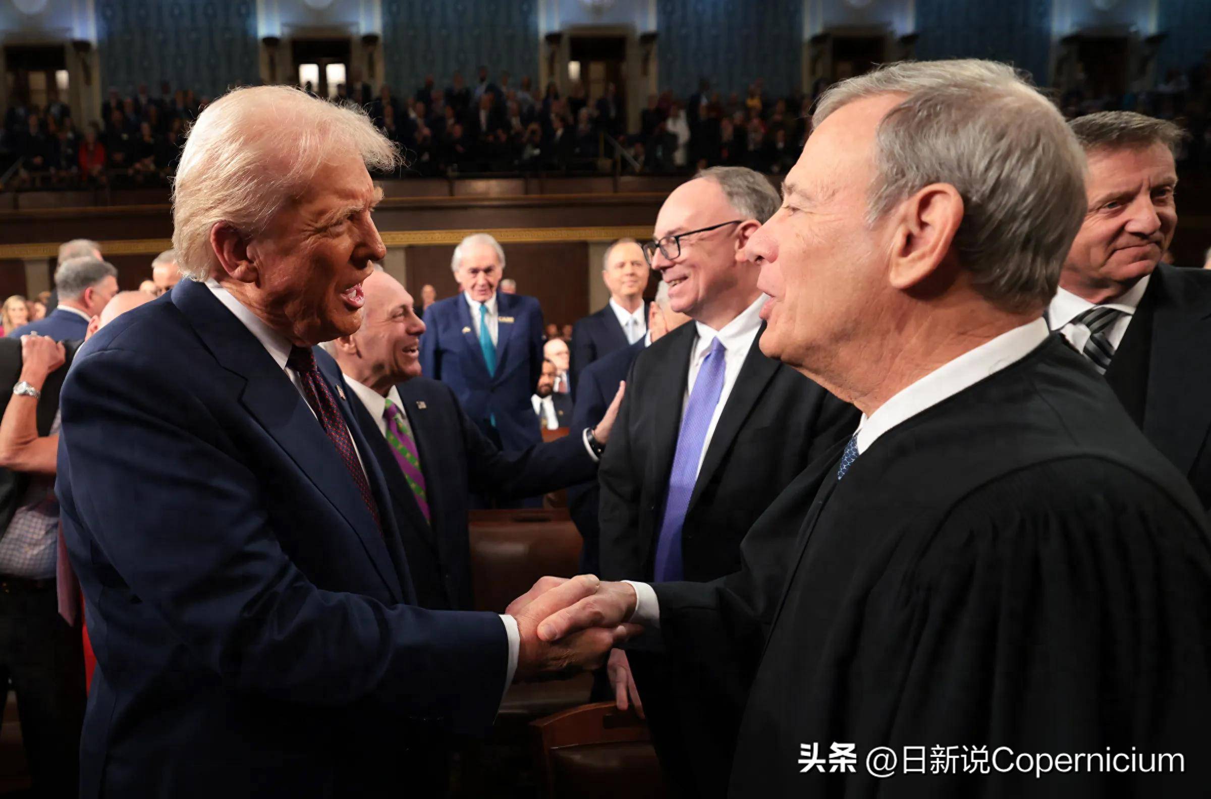 【美股盘前】美国总统将20年来首次造访美联储;特朗普松绑AI监管,芯片股普涨;特斯拉跌超6%,Q2营收同比下降12%;谷歌涨超3%,Q2营收达964亿美元