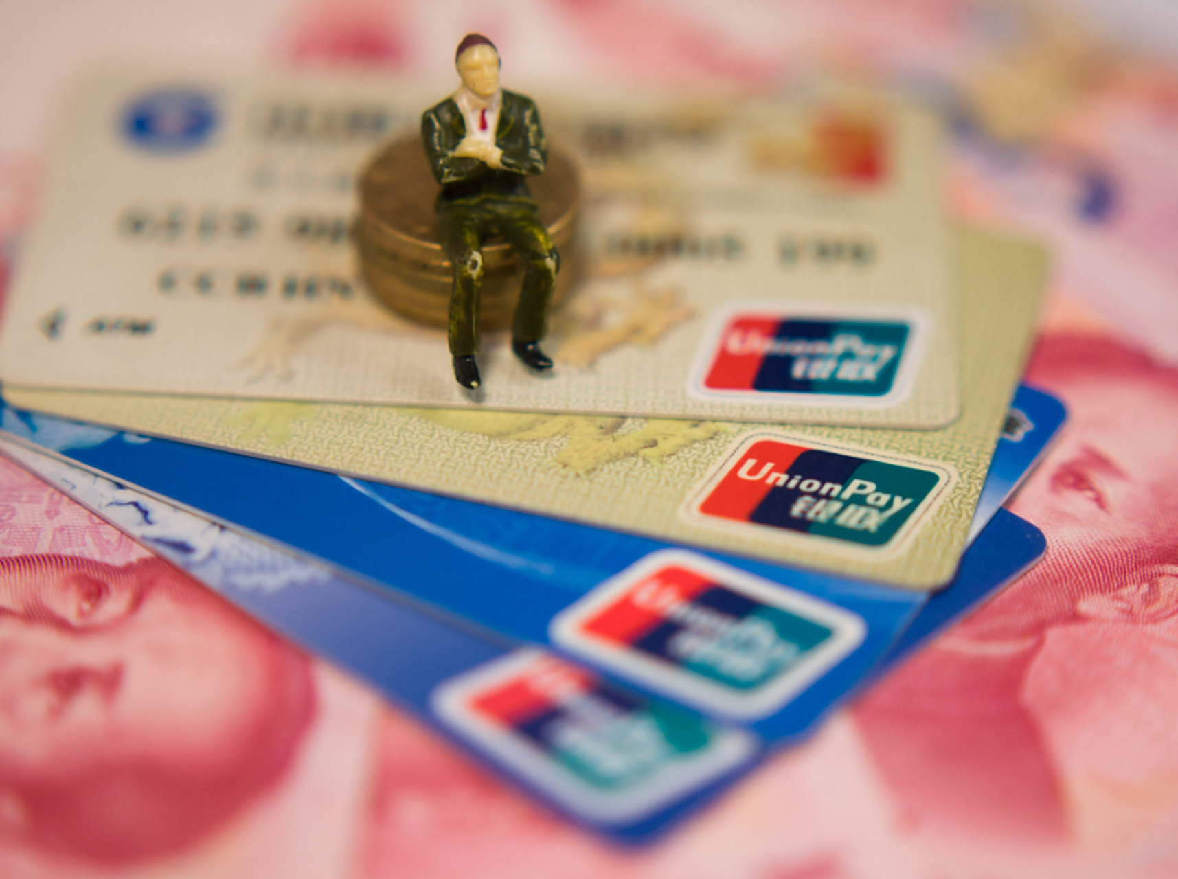 中小银行存款增速趋缓的背后