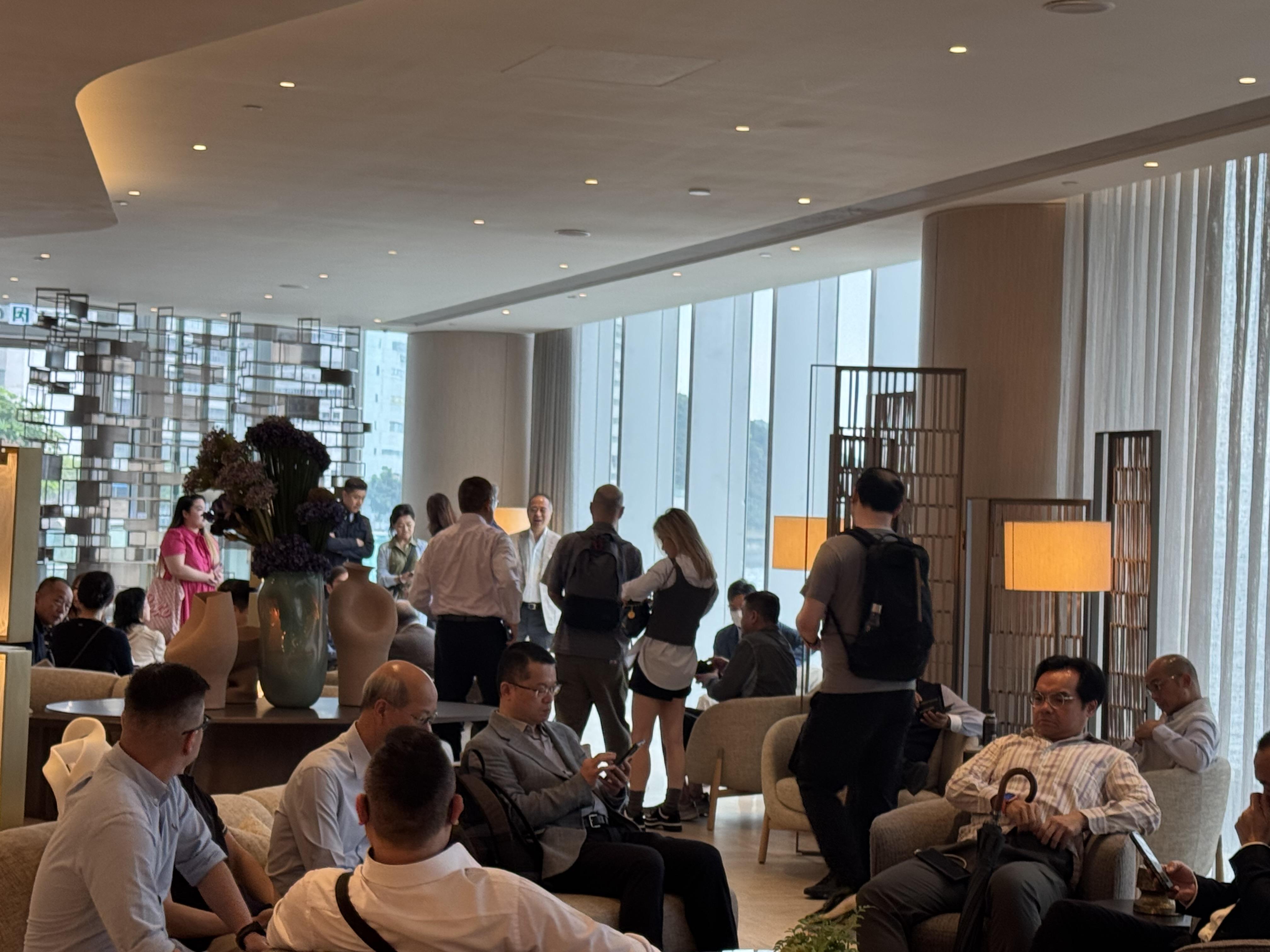 单套过亿、“没有任何优惠”，杭州楼市年末出了百亿红盘，市场热了还是冷了？