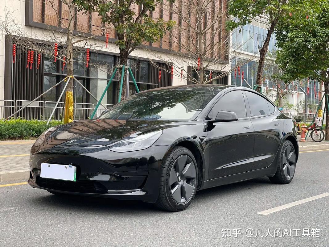 【美股盘前】CEO陈立武即将访问白宫，英特尔涨1.4%；特斯拉将在部分亚洲市场推出Robotaxi；加密货币概念股普涨，芯片股多数下跌；美银调查：认为美股估值过高的投资者数量创2001年以来新高