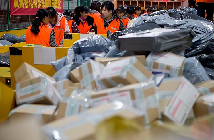 与OpenAI签下3000亿美元大单,甲骨文一度涨超40%;马斯克:星链手机2年后上市,Optimus V3将有“人类手”丨全球科技早参