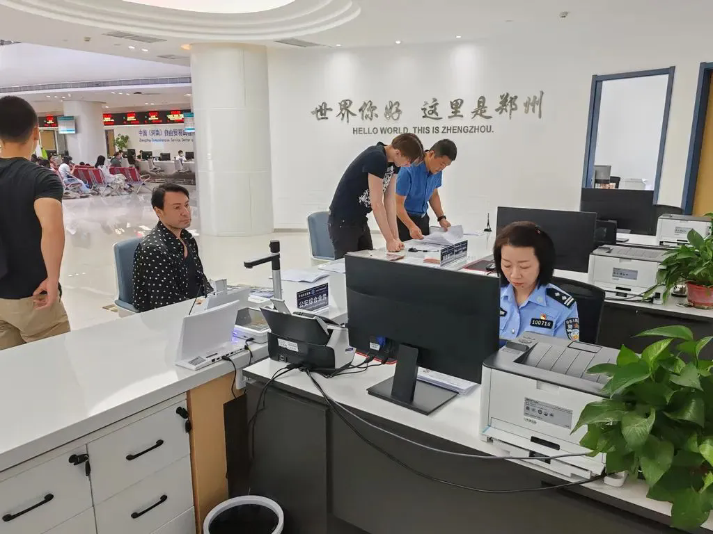 暑运期间732.8万人次自上海两大机场口岸出入境